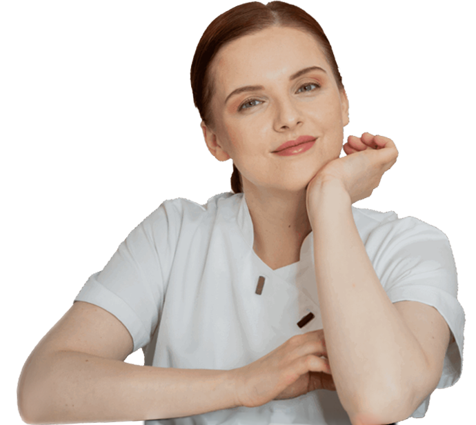 laechelnder mann portraet nahaufnahme mit entspannter pose